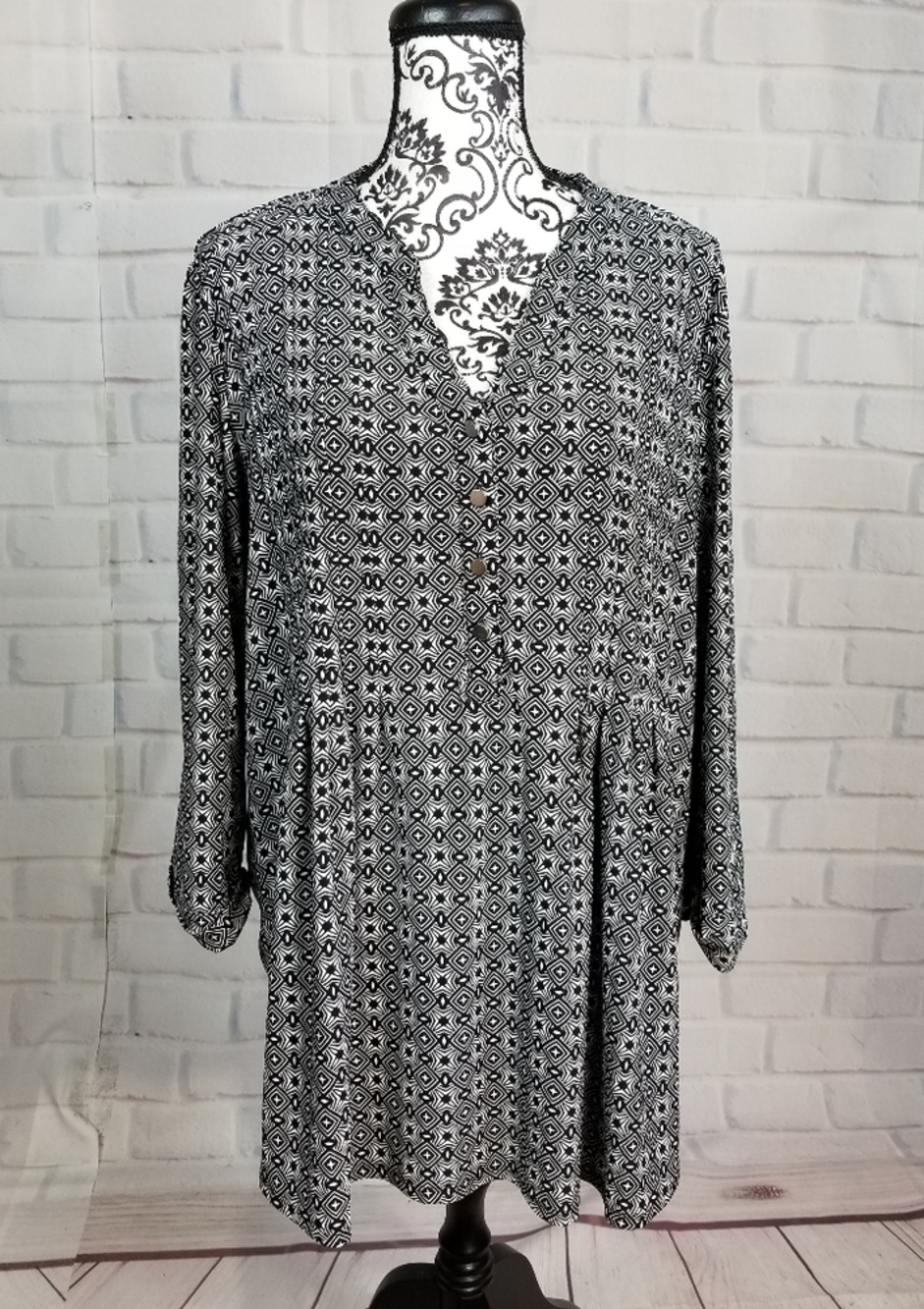 Established 1962 geo print size 2x long sleeve top